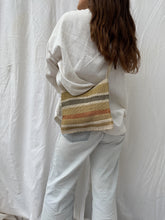 Lade das Bild in den Galerie-Viewer, LUISA Tasche - Streifen Altgold