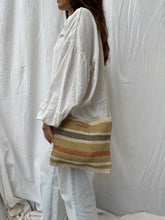 Lade das Bild in den Galerie-Viewer, LUISA Tasche - Streifen Altgold