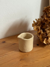 Lade das Bild in den Galerie-Viewer, CELIA Kaffeetasse