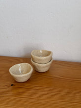 Lade das Bild in den Galerie-Viewer, CATALINA Mini Bowls Natural - set of 3
