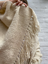 Load image into Gallery viewer, MELESTINA Throw - Ochre
